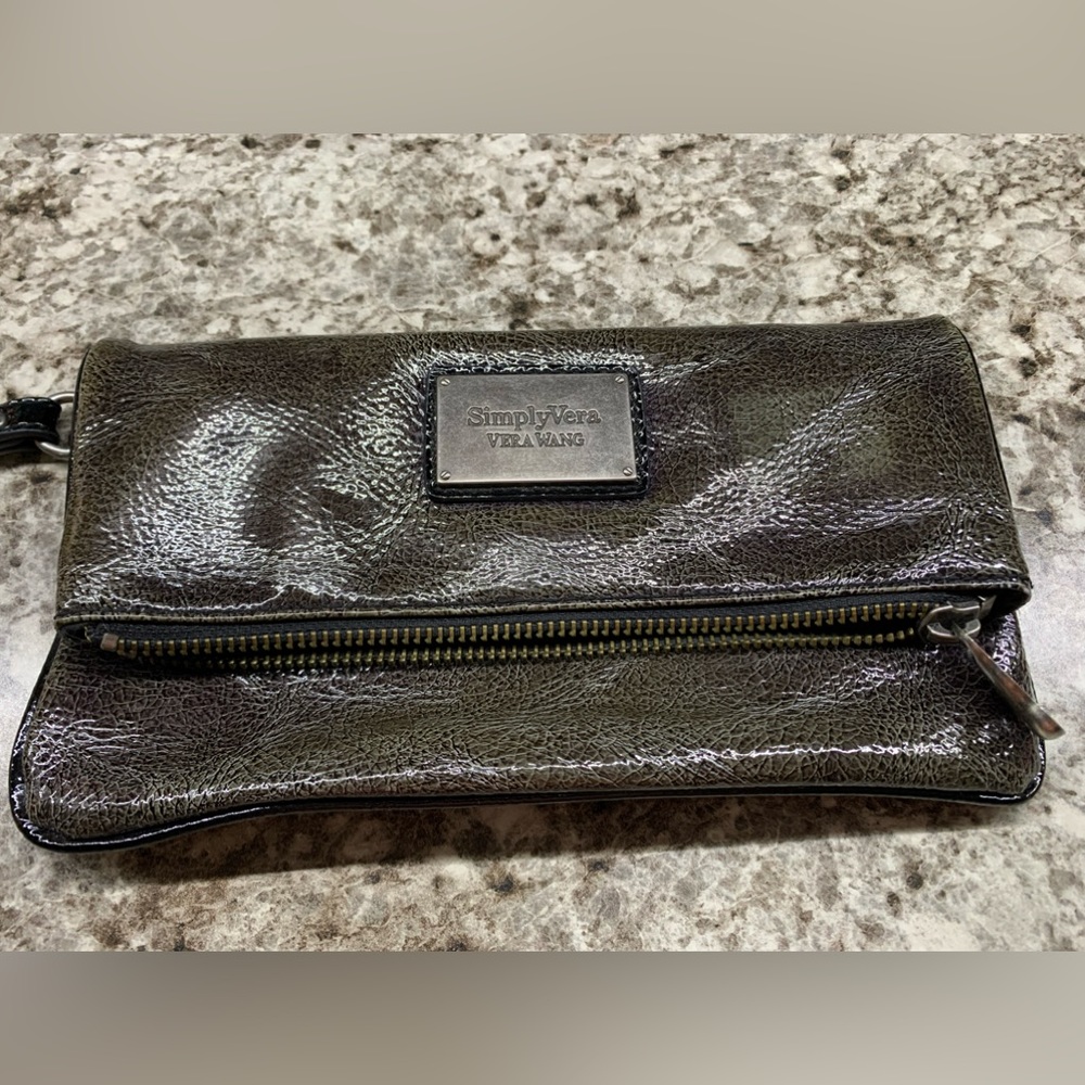 Simply Vera wristlet